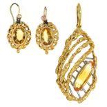 A CITRINE PENDANT IN GOLD AND A PAIR OF CITRINE EARRINGS IN GOLD, 19G++IN GOOD CONDITION WITH WEAR