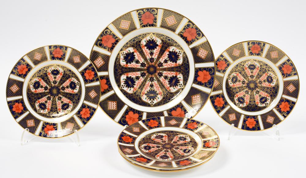 FIVE ROYAL CROWN DERBY IMARI PATTERN PLATES, 16-21.5CM DIAMETER, PRINTED MARKS