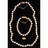 A CULTURED PEARL NECKLACE WITH 9CT GOLD CLASP, PEARLS APPROX 7MM DIAMETER, CASED AND AN IMITATION