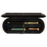 A PELIKAN FOUNTAIN PEN AND MATCHING BALLPOINT PEN, CASED