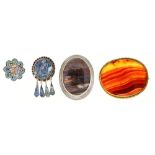 FOUR BROOCHES COMPRISING A LANDSCAPE JASPER BROOCH IN SILVER, AN AGATE BROOCH IN GILT BRASS, A