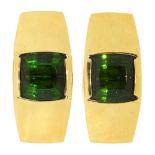 A PAIR OF PERIDOT CUFFLINKS, EACH APPROX 3 CT, IN 18CT GOLD, CHAIN BACK, LONDON 1977, 14G++IN GOOD