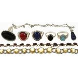 A QUANTITY OF GEM SET JEWELLERY, COMPRISING A CITRINE BRACELET IN SILVER, A LAPIS RING IN SILVER,