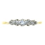 A FIVE STONE DIAMOND RING, IN GOLD MARKED 18CT, 2G, SIZE T++LIGHT SCRATCHES AND WEAR CONSISTENT WITH