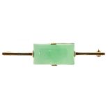 A CHINESE JADE BAR BROOCH, SET IN GOLD, APPROX 5CM LONG, 5.5G++LIGHT WEAR CONSISTENT WITH AGE