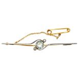 AN EDWARDIAN MILLEGRAIN SET AQUAMARINE AND OLD CUT DIAMOND BAR BROOCH, IN GOLD MARKED 15CT, APPROX 6