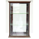 AN EDWARDIAN SHOPKEEPER'S STAINED WOOD AND GLAZED COUNTER TOP DISPLAY CABINET WITH GLAZED REAR DOOR,