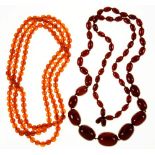 A CHERRY AMBER STYLE BEAD NECKLACE, BEADS APPROX 3CM - 1CM, APPROX 100 CM LONG, 80G AND A NECKLACE