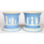 A PAIR OF WEDGWOOD BLUE JASPER DIP CACHE POTS AND STANDS, 9.5CM H, IMPRESSED MARKS, C MID 19TH C