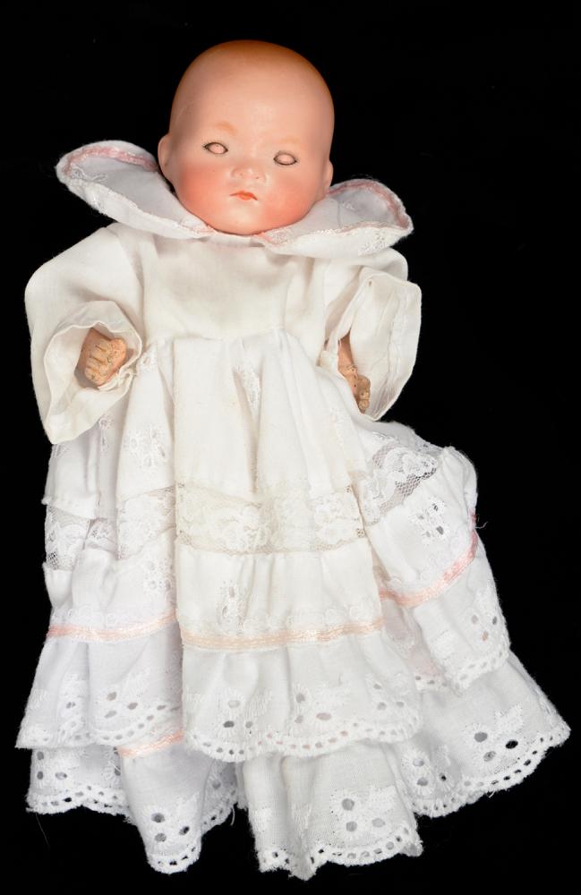 AN ARMAND MARSEILLE BISQUE HEADED DREAM BABY DOLL, BENT LIMB COMPOSITION BODY, 19CM H, EARLY 20TH C