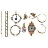 A QUANTITY OF GOLD JEWELLERY, INCLUDING AN ART NOUVEAU SAPPHIRE PENDANT, A 9CT GOLD LADY'S