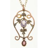 AN ART NOUVEAU AMETHYST AND SEED PEARL PENDANT, IN GOLD, ON 9CT GOLD CHAIN, PENDANT APPROX. 4 CM