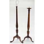 A TURNED MAHOGANY STANDARD LAMP ON CLAW AND BALL FEET, C1930, 149CM H AND ANOTHER SIMILAR