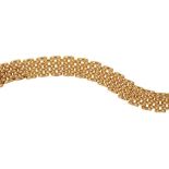 A 9CT GOLD BRACELET, 29.5G++IN GOOD CONDITION, WITH LIGHT WEAR CONSISTENT WITH AGE