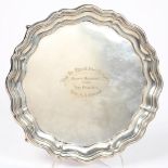 A GEORGE VI SILVER SALVER, 21 CM DIAM, SHEFFIELD 1944, 14OZS 5DWTS++SCRATCHED