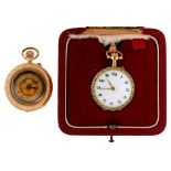 A SWISS KEYLESS CYLINDER FOB WATCH IN 18CT GOLD, 26 MM DIAM, REVERSE SET WITH AN ROSE CUT DIAMOND,