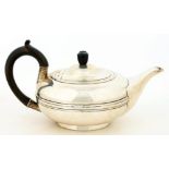 AN EDWARD VII SILVER TEAPOT, 11 CM H, LONDON 1904, 11OZS 11DWTS++TARNISHED.