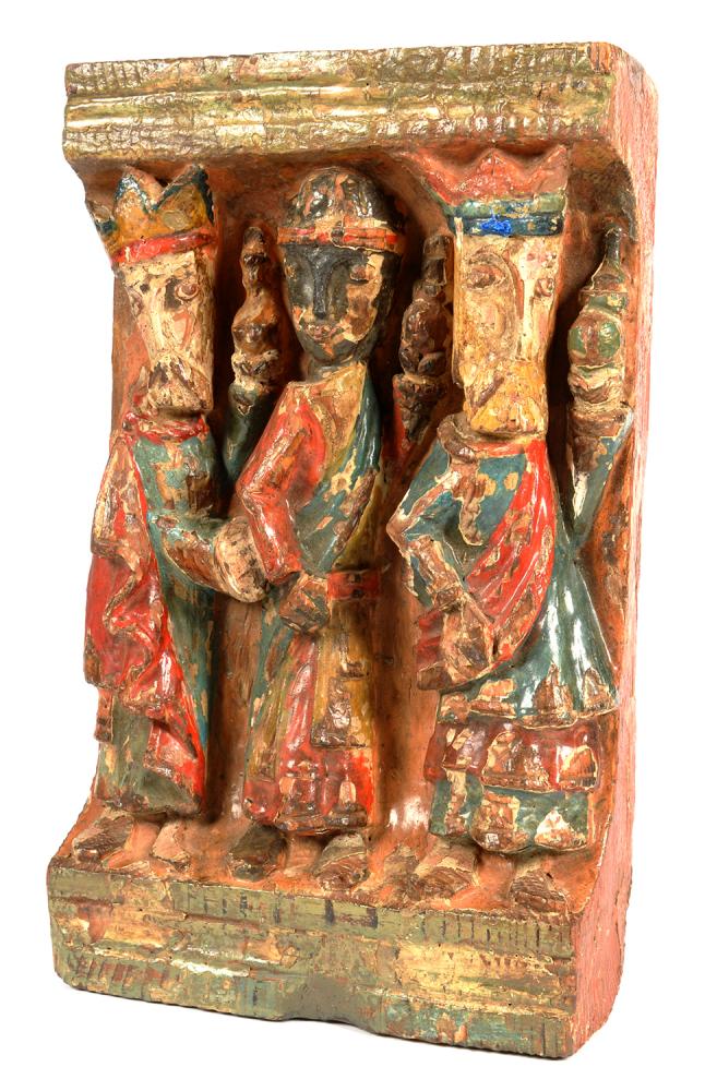 A CARVED AND POLYCHROMED WOOD RELIEF OF THE THREE MAGI BEARING THEIR GIFTS, 36CM H, POSSIBLY 19TH C