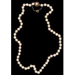 A CULTURED PEARL NECKLACE WITH SILVER CLASP, 54 CM L, MARKED 925++GOOD CONDITION
