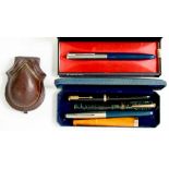 AN AMBER CIGARETTE HOLDER, TWO VINTAGE PARKER AND OTHER FOUNTAIN PENS, ETC