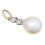 A DROP SHAPED PEARL AND DIAMOND PENDANT, IN GOLD, 1.8 CM LONG APPROX INCLUDING BALE, 1G++IN GOOD