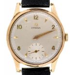 AN OMEGA 9CT GOLD GENTLEMAN'S WRISTWATCH, 35 MM DIAM, CASE BACK INSCRIBED, ON A BLACK LEATHER