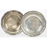A PAIR OF VICTORIAN SILVER PLATES WITH GADROONED RIM, 24 CM DIAM, LONDON 1856, 36OZS++TARNISHED