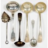 MISCELLANEOUS SILVER SPOONS AND LADLES, GEORGE III AND LATER, 9OZS 2DWTS++TARNISHED