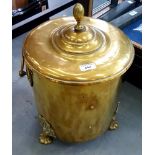 AN EARLY 20TH C BRASS COAL BIN ON PAW FEET, 38CM H