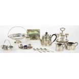 MISCELLANEOUS PLATED WARE, TO INCLUDE A COFFEE POT, CRUET, FLATWARE, ETC.