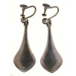 A PAIR OF DANISH MODERNIST SILVER SCREWBACK DROP EARRINGS, NUMBERED 430, 7.5G++IN GOOD CONDITION,