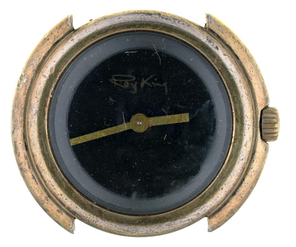 A ROY KING SILVER GILT GENTLEMAN'S WRISTWATCH, CASE 3 CM DIAMETER++SOME WEAR AND TARNISH