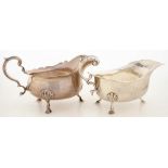 A GEORGE V SILVER SAUCE BOAT, 8 CM H, LONDON 1915 AND ANOTHER, 9 CM H, LONDON 1938, 9OZS (2)