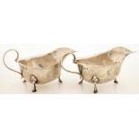 A PAIR OF GEORGE V SILVER SAUCE BOATS, 8 CM H, BIRMINGHAM 1927, 5OZS 12DWTS++TARNISHED AND DENTED
