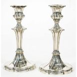 A PAIR OF GEORGE V SILVER CANDLESTICKS, 21.5 CM H, LOADED, SHEFFIELD 1932