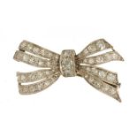 AN EDWARDIAN DIAMOND BOW BROOCH the old cut diamonds approx 1.95 ct, in platinum, 3.8 x 2.3 cm++In