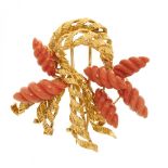A CORAL BROOCH BY KUTCHINSKY in textured gold, signed Kutchinsky, approx. 5 x 4.8 cm, 28g++In good