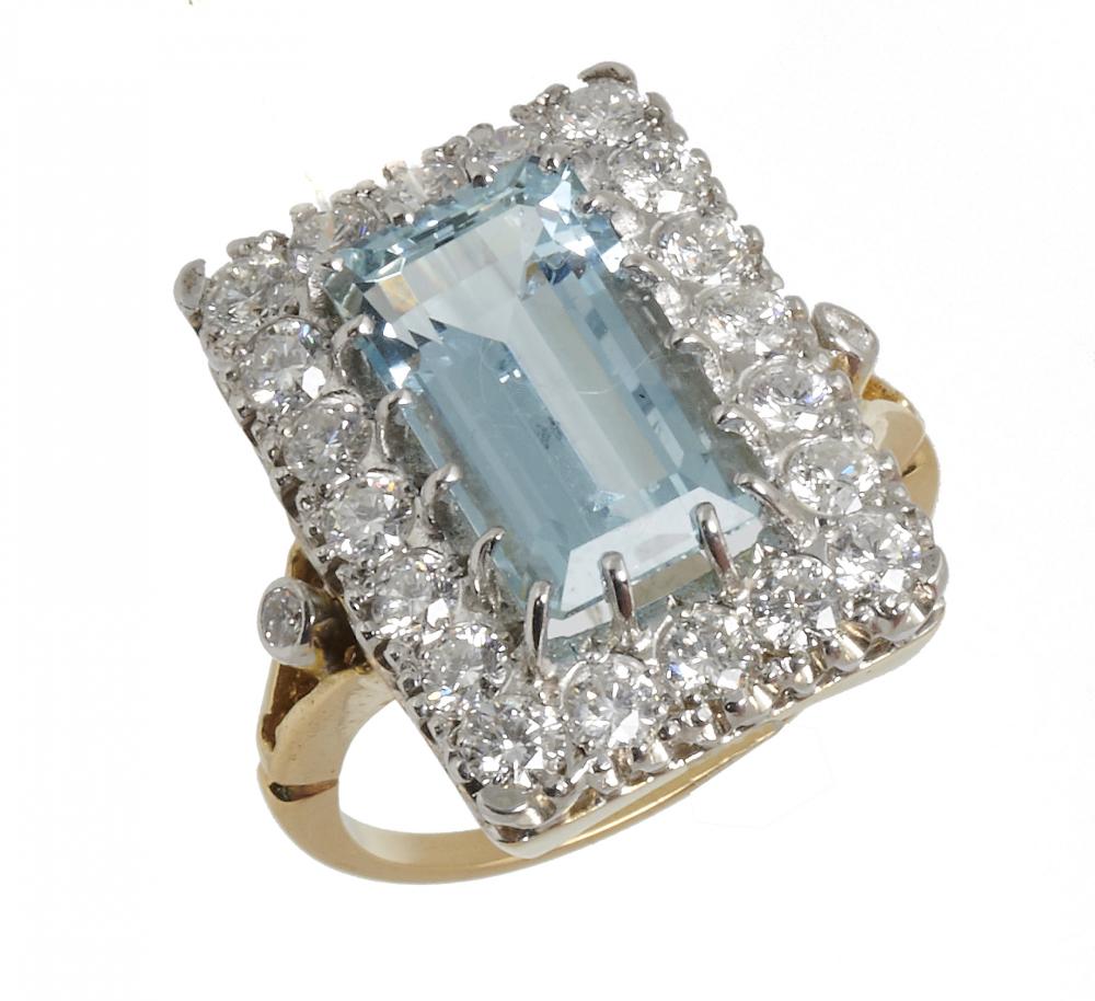 AN AQUAMARINE AND DIAMOND CLUSTER RING the step cut aquamarine approx 3.5 ct, the brilliant cut