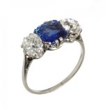 A SAPPHIRE AND DIAMOND RING, EARLY 20TH C the old mine cut diamonds each of approx 0.8 ct, H/I