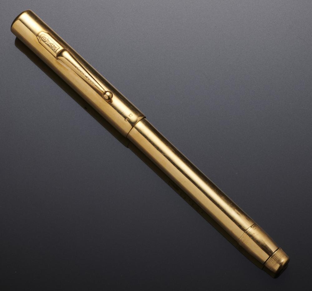 A MABIE, TODD & CO LTD 18CT GOLD SWAN FOUNTAIN PEN engraved L.S.H., hallmarked London 1938++In