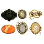 AN OVAL CORNELIAN BROOCH IN GOLD MARKED 9CT, AND FIVE OTHER BROOCHES++GENERAL WEAR CONSISTENT WITH