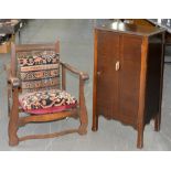 AN EARLY 20TH C OAK RECLINING ELBOW CHAIR AND A LATER MAHOGANY MUSIC CABINET, 94CM H; 49 X 38CM