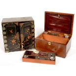 A MAHOGANY FITTED DRESSING CASE, 28CM W AND A CHINESE LACQUERED MINIATURE CABINET, 27CM H