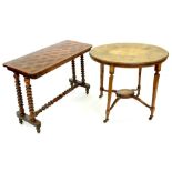 A VICTORIAN WALNUT SIDE TABLE WITH PARQUETRY TOP ON STRETCHER BASE, 89CM W AND AN EDWARDIAN INLAID