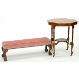 AN EDWARDIAN MAHOGANY OCTAGONAL OCCASIONAL TABLE, 72CM H AND A VICTORIAN CARVED OAK FOOTSTOOL ON