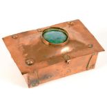 AN ARTS AND CRAFTS COPPER TRINKET BOX, THE LID MOUNTED WITH AN ENAMEL ROUNDEL, 14CM W, EARLY 20TH C