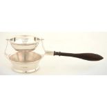 AN ELIZABETH II SILVER TEA STRAINER WITH TURNED MAHOGANY HANDLE, 16 CM L, SHEFFIELD 1989, 1OZS