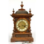 A GERMAN WALNUT CLOCK WITH ENAMEL AND BRASS DIAL, 50CM H, EARLY 20TH C