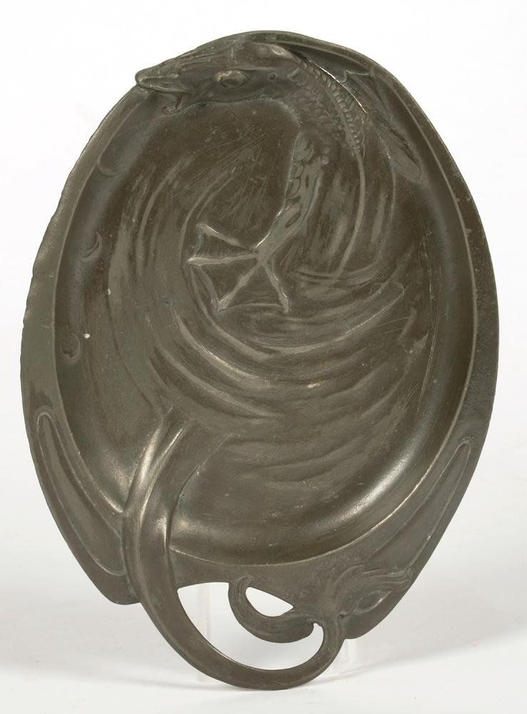 AN OSIRIS JUGENDSTIL PEWTER DISH, 22.5CM L, C1910