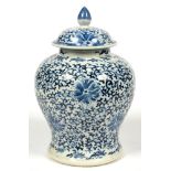 A CHINESE BLUE AND WHITE JAR AND COVER, 28CM H, KANGXI MARK, LATE 19TH / EARLY 20TH C